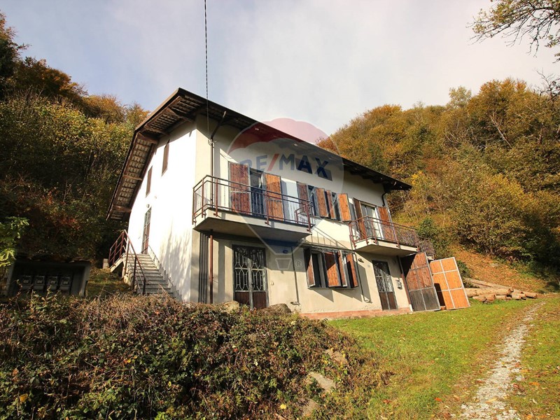 Casa Indipendente in Vendita a Mezzenile, 98'000&euro;, 260 m²