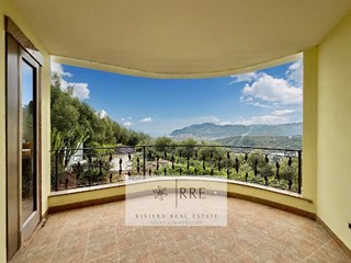 Villa in Vendita a Diano Castello, 1'300'000€, 480 m²