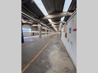 Capannone in Vendita a Casella, 1'250'000€, 2500 m²