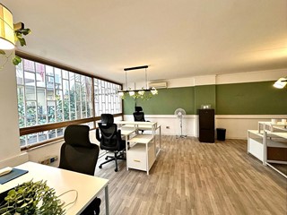 Ufficio in Vendita a Palermo, 143'000€, 93 m²