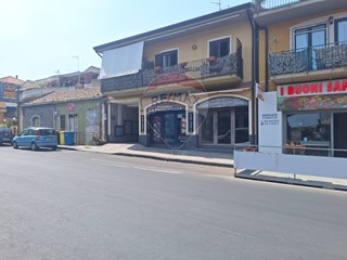 Negozio in Affitto a Mascalucia, 980€, 100 m²