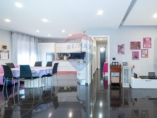 Trilocale in Vendita a Catania, 139'000&euro;, 98 m²