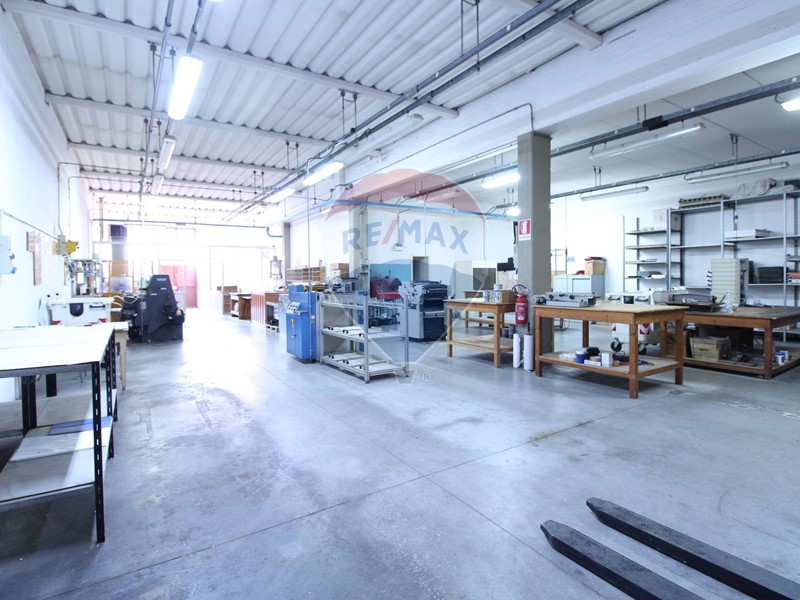 Capannone in Vendita a Empoli, 168'000€, 250 m²