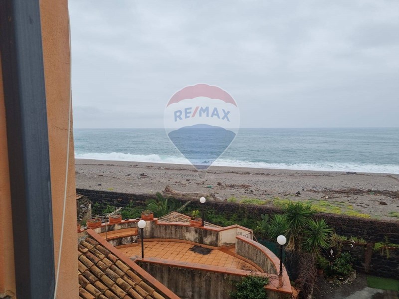 Villa in Vendita a Mascali, 210'000€, 95 m²