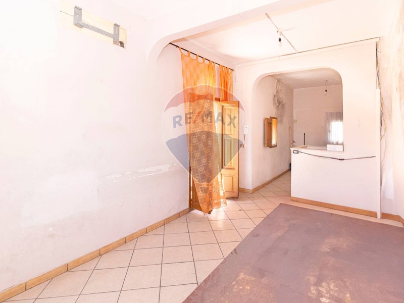 Trilocale in Vendita a Catania, 39'500&euro;, 90 m²
