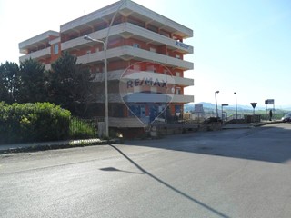 Ufficio in Vendita a Caltanissetta, 115'000€, 119 m²