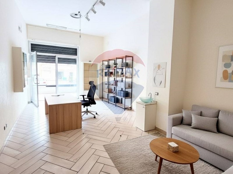 Immobile commerciale in Affitto a Napoli, 500&euro;, 31 m²