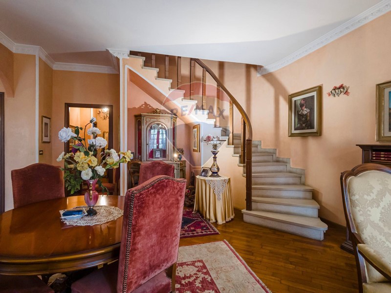 Casa Indipendente in Vendita a Bruino, 295'000€, 242 m², con Box