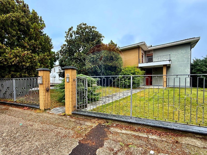 Casa Indipendente in Vendita a Stradella, 280'000&euro;, 425 m²