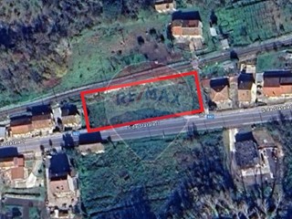 Immobile commerciale in Vendita a Montesarchio, 89'000€, 2450 m²