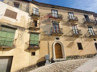 Casa Semi Indipendente in Vendita a Pontelandolfo, 39'000€, 212 m²
