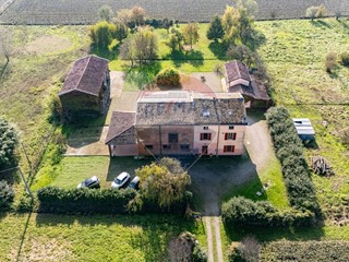 Immobile commerciale in Vendita a Fontanellato, 365'000€, 400 m²