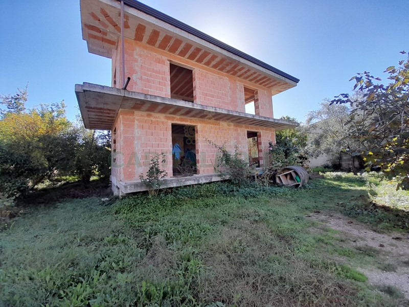 Villa in Vendita a Pastorano, 99'000€, 220 m²