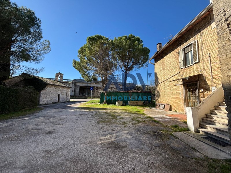 Casa Semi Indipendente in Vendita a Assisi, 68'000&euro;, 98 m²