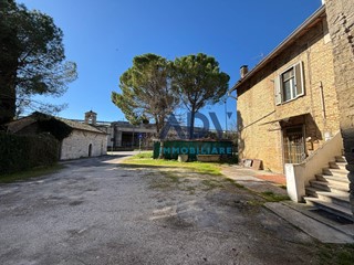 Casa Semi Indipendente in Vendita a Assisi, 68'000&euro;, 98 m²