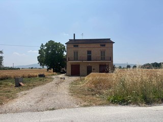 Casa Indipendente in Vendita a Bastia Umbra, 270'000€, 300 m²