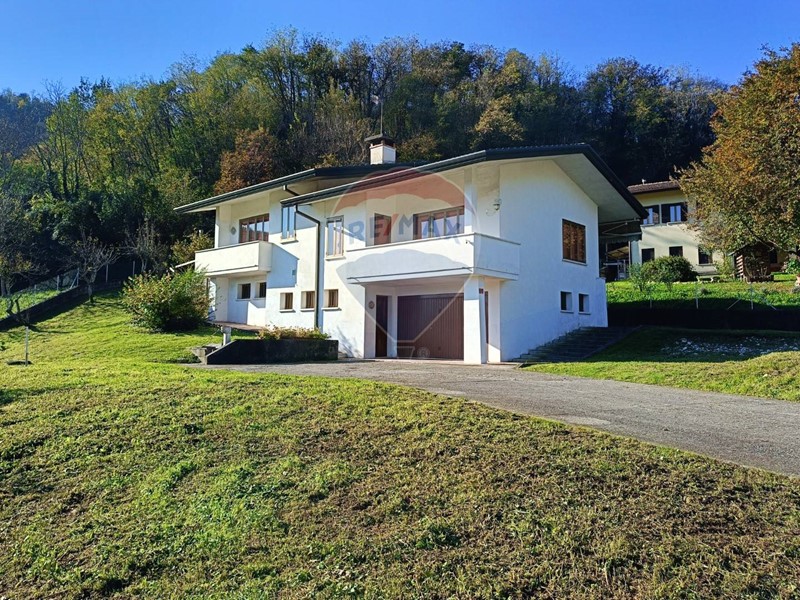 Villa in Vendita a Follina, 370'000€, 255 m²