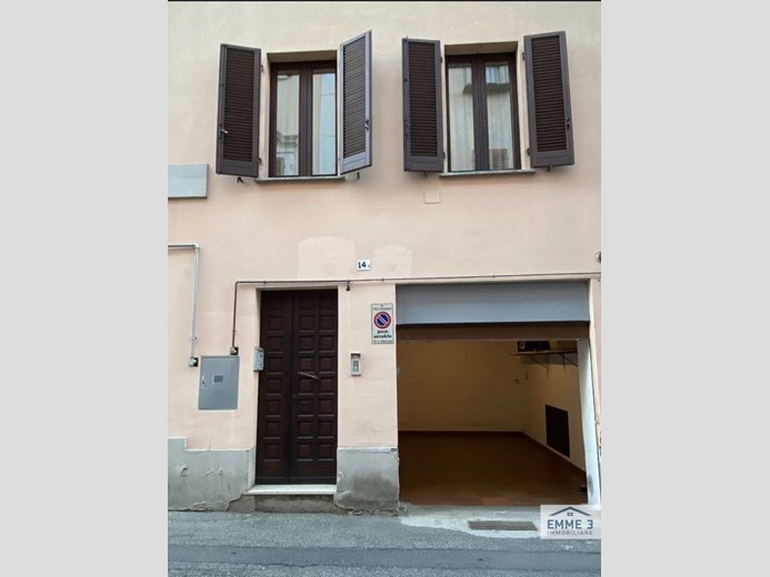 Appartamento in Vendita a Alessandria, 85'000€, 132 m²