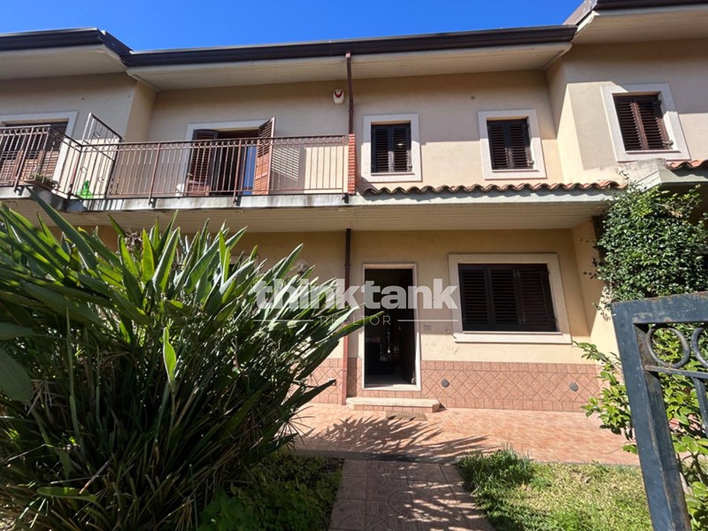 Villetta a schiera in Affitto a San Gregorio di Catania, 950€, 170 m²