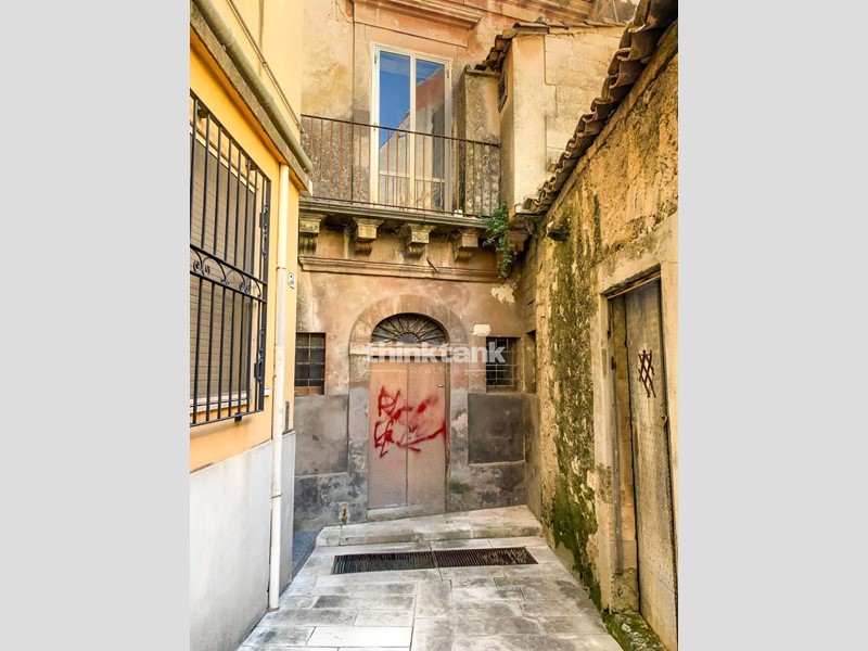 Villa in Vendita a Ragusa, 65'000&euro;, 500 m²