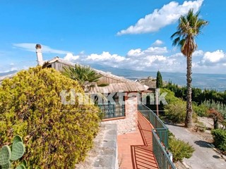Villa in Vendita a Centuripe, 149'000&euro;, 100 m²