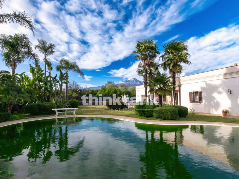 Villa in Vendita a Aci Sant'Antonio, 690'000€, 230 m²