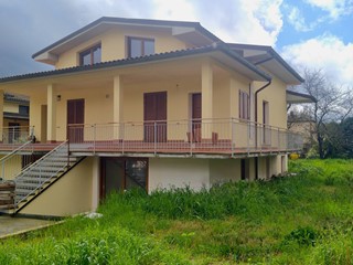 Villa in Vendita a Borgo San Lorenzo, 370'000€, 130 m²