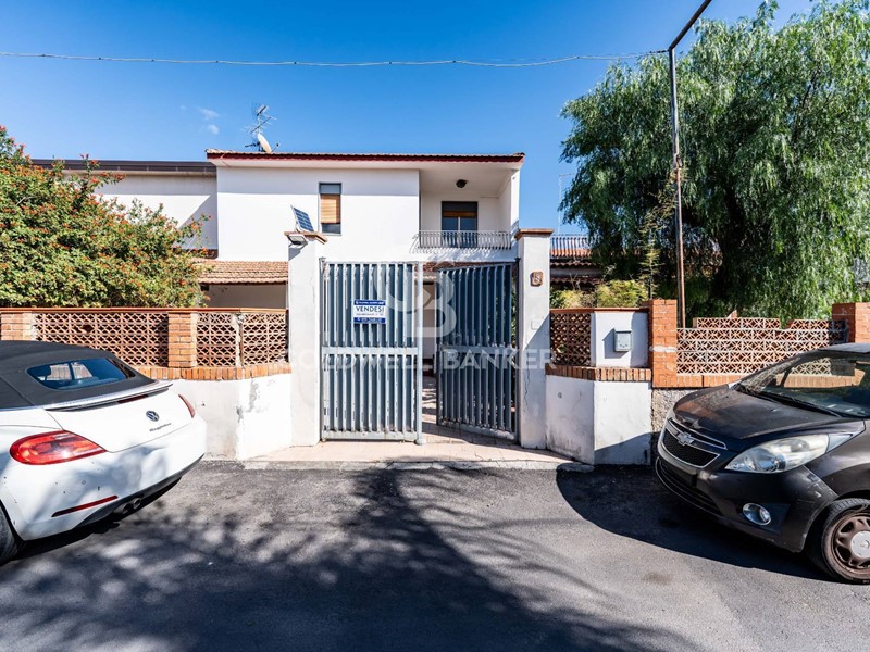 Villa in Vendita a Catania, 139'000&euro;, 145 m²
