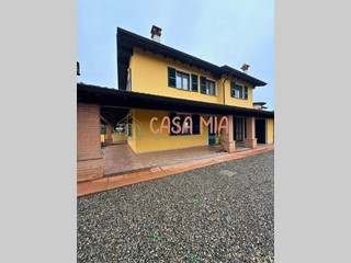Villa in Vendita a Gragnano Trebbiense, 265'000€, 150 m²