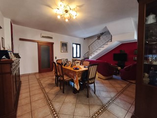 Casa Indipendente in Vendita a Matino, 188'000€, 240 m²