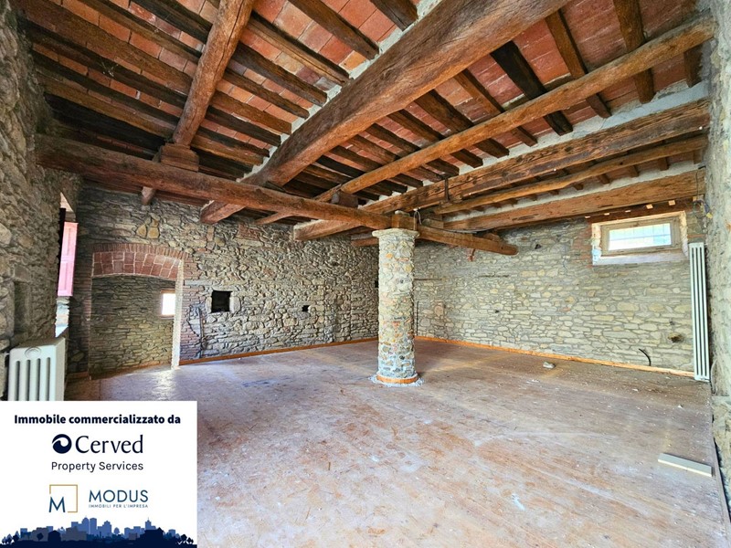 Casa Indipendente in Vendita a Calci, 210'000€, 425 m²