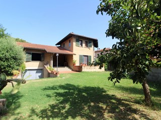 Villa in Vendita a San Giuliano Terme, 698'000€, 231 m²