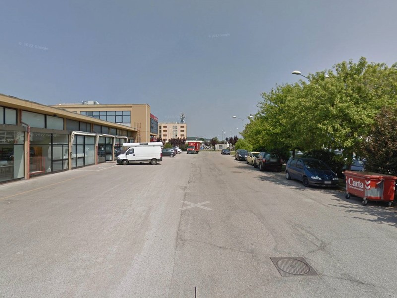 Immobile commerciale in Vendita a Pesaro, 800'000&euro;, 800 m²