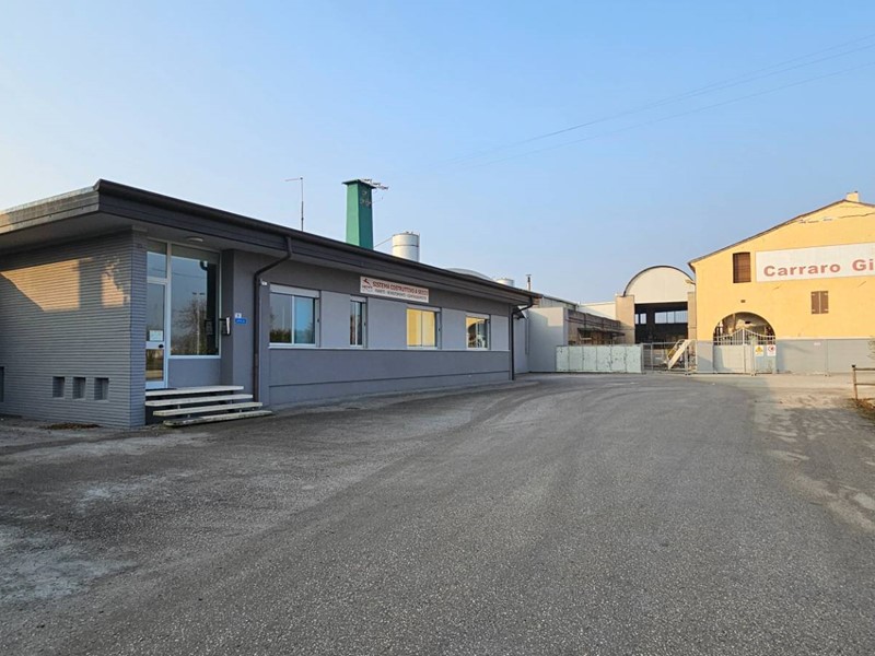 Capannone in Vendita a Dueville, 800'000&euro;, 4110 m²