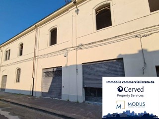 Immobile commerciale in Vendita a Pontedera, 175'000€, 160 m²