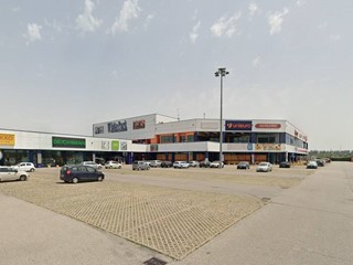 Immobile commerciale in Vendita a Cento, 1790 m²