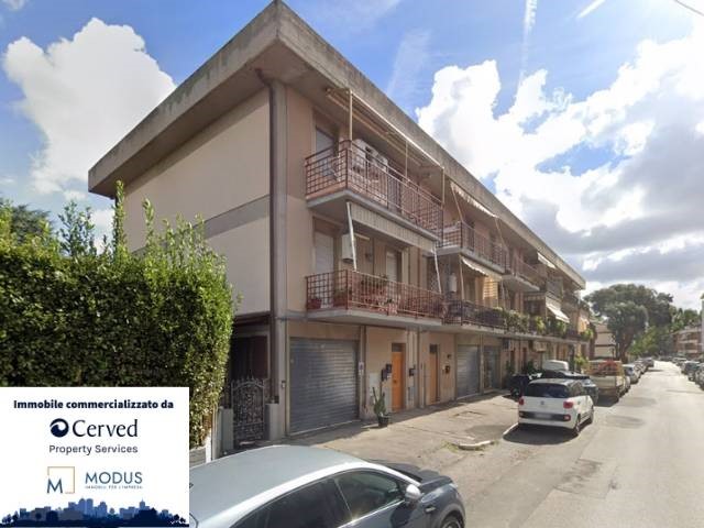 Capannone in Vendita a Grosseto, 90'000€, 140 m²