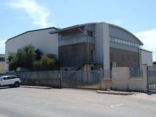 Capannone in Vendita a Piombino, 580'000&euro;, 1300 m²