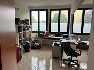 Ufficio in Vendita a Budrio, 107'000€, 100 m²