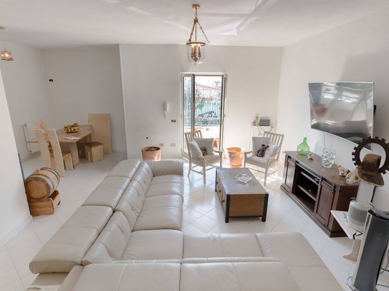 Villa in Vendita a Giugliano in Campania, 310'000&euro;, 310 m²