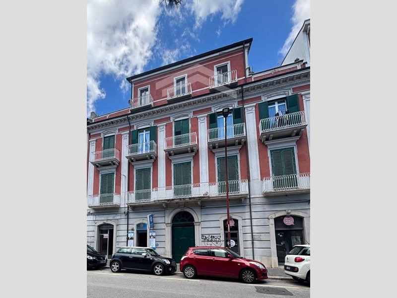 Ufficio in Affitto a Campobasso, 600€, 85 m²