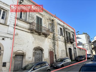 Casa Indipendente in Vendita a Canosa di Puglia, 150'000€, 310 m²
