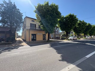 Immobile commerciale in Vendita a Assisi, 80'000&euro;, 162 m²