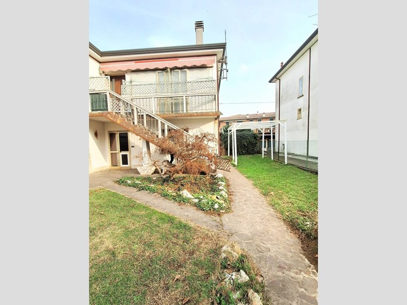 Casa Indipendente in Vendita a Ferrara, 238'000&euro;, 240 m²