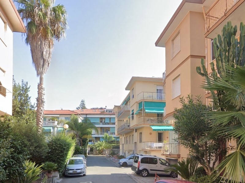 Bilocale in Vendita a Bordighera, 155'000€, 72 m², arredato