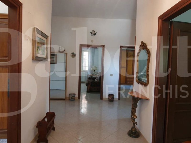 Villa bifamiliare in Vendita a Nettuno, 260'000€, 245 m²