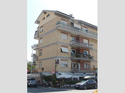 Quadrilocale in Vendita a Roma, 380'000€, 125 m²