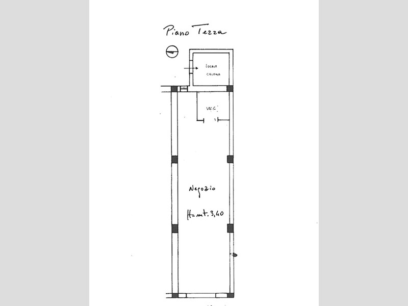 Negozio in Affitto a Napoli, 1'500€, 95 m²