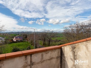 Villa in Vendita a Tavullia, 450'000&euro;, 441 m²