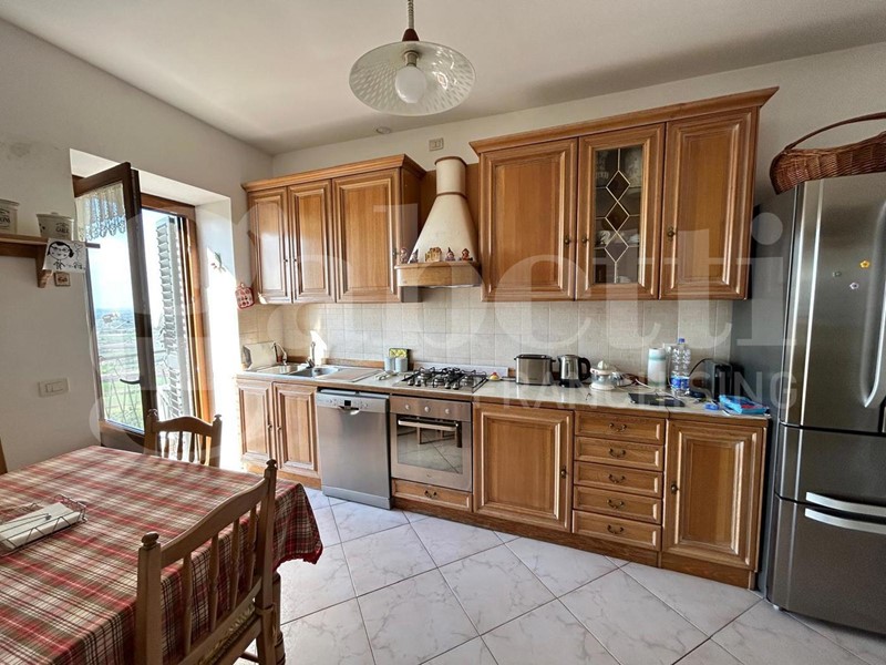 Trilocale in Vendita a Sermoneta, 180'000€, 80 m², arredato